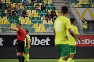 ΚΛΙΚΣ από το φιλικό