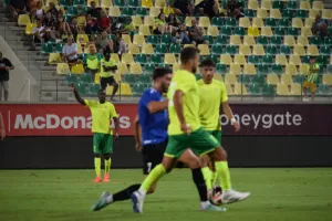 ΚΛΙΚΣ από το φιλικό