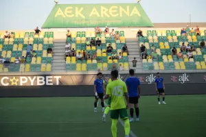 ΚΛΙΚΣ από το φιλικό