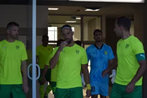 ΚΛΙΚΣ από το φιλικό