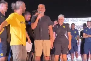 Το μικρόφωνο στον Πρόεδρο και... "Ούλλοι μαζί στα γήπεδα με πώρωση" (Bίντεο Kerkida)