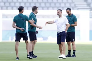 Χειραψία με... ΡΕΦ