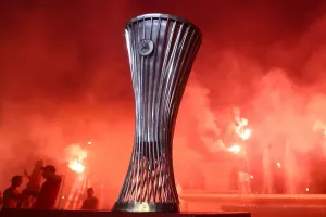Στον Βόλο τα ευρωπαϊκά τρόπαια του Ολυμπιακού πριν από την πρώτη σέντρα