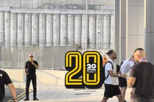 Χαμογελαστός γιατί...