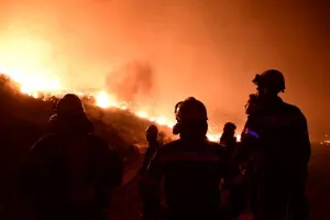 Φωτιά στην Αττική: 36 προσαγωγές και 6 συλλήψεις για πλιάτσικο στις καμένες περιοχές