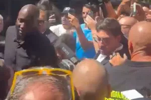 (Βίντεο) Χαμός στην άφιξη του Λουκάκου!
