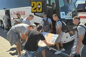Πάφος/Τους περίμενε για αυτόγραφα (Φώτος kerkida) 