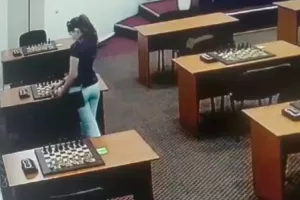 Ρωσίδα πρωταθλήτρια σκακιού προσπάθησε να δηλητηριάσει αντίπαλό της! (Βίντεο)