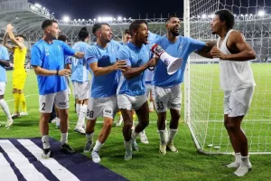 (ΒΙΝΤΕΟ Kerkida) Ο Zάιρο πήρε την ντουντούκα και έγινε "ένα" με τη Θύρα 5!
