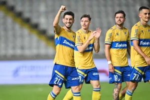 Ψάχνει το καρέ νικών και στο βάθος Ευρώπη