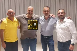 Τρεις... με τον πρόεδρο