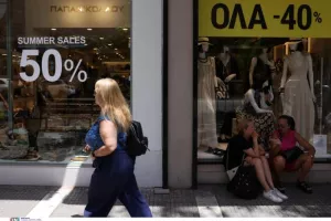 Σκηνοθέτησε ότι την λήστεψαν για να δικαιολογήσει στον σύζυγο τα ψώνια της!