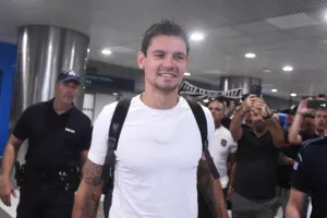 Άφιξη... Λόβρεν εν μέσω αποθέωσης