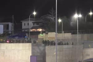 ΦΩΤΟΣ ΕΞΩ από το γήπεδο