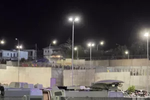 ΦΩΤΟΣ ΕΞΩ από το γήπεδο