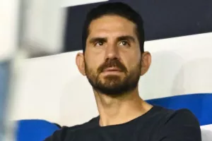 Παρακολουθεί... ο Μάριος