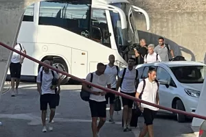 Έφτασε στην έδρα της η Πάφος FC - Χωρίς Κβίντα (Φώτος Kerkida)