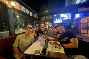 Δεξιώθηκαν τους ποδοσφαιριστές στο Finders Bar & Grill (Φώτος)