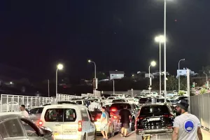 ΦΩΤΟΣ ΕΞΩ από το γήπεδο