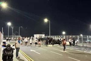 ΦΩΤΟΣ ΕΞΩ από το γήπεδο