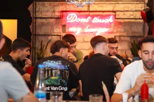 Δείπνο σε ποδοσφαιριστές και τεχνικό επιτελείο