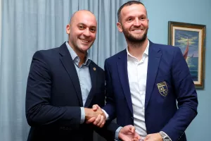 (Φώτος) Δεξιώθηκε την αποστολή του Κόσοβου 