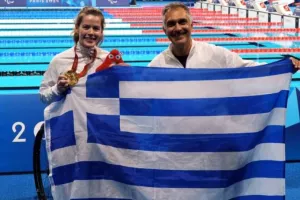 Δίδυμο σημαιοφόρων στην Τελετή Λήξης