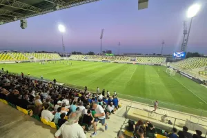 (ΕΘΝΙΚΗ ΚΥΠΡΟΥ) Λιγοστός κόσμος και... Εκκλησία