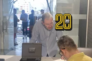 ΕΔΩ... Δημήτρης
