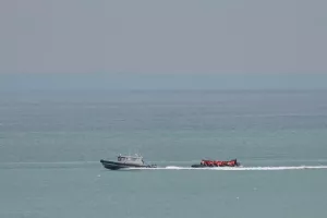 Ναυάγιο στη Μάγχη: Τουλάχιστον οκτώ μετανάστες έχασαν τη ζωή τους όταν βυθίστηκε η βάρκα τους