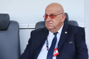 Τα βλέπει ο Κούμας... 