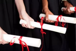 Καταδικάστηκε ο «πανεπιστήμονας» με τα πλαστά πτυχία - Έβγαινε ακόμα και στην tv ως ακαδημαικός