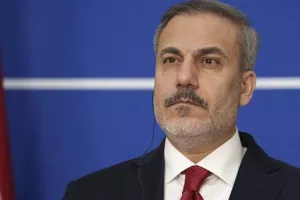 Η Τουρκία κοιτάζει και επίσημα ανατολικά: Στη Σύνοδο του Αραβικού Συνδέσμου ο Φιντάν