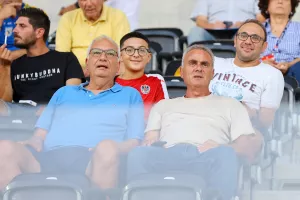 (ΕΘΝΙΚΗ ΚΥΠΡΟΥ) Λιγοστός κόσμος και... Εκκλησία