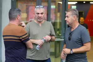 Χειρισμοί από Παπασταύρου...