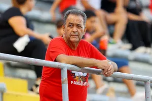 ΦΩΤΟΣ από τις εξέδρες στο "Αμμόχωστος"