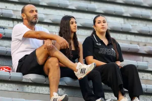ΦΩΤΟΣ από τις εξέδρες στο "Αμμόχωστος"