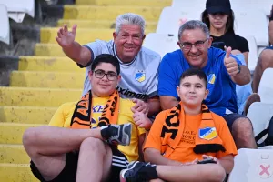 (Φώτος) Ο κόσμος στο ΑΠΟΕΛ-Εθνικός