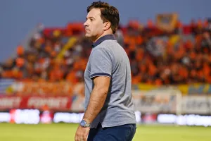 Καρμιώτισσα-ΑΠΟΕΛ:  Ο Ελ Αραμπί "πυροβόλησε" δις σε 5 λεπτά!