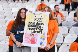 (Φώτος) Εικόνες από τις κερκίδες του ΓΣΠ