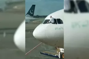 Πιλότος καθαρίζει το παράθυρο του αεροπλάνου και γίνεται viral