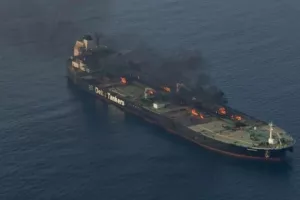 Το ναυγοσωστικό Aigaion Pelagos επιστρατεύεται για τη διάσωση του δεξαμενόπλοιου Sounion στην Ερυθρά Θάλασσα