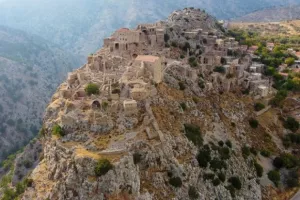 Ο «Μυστράς του Αιγαίου» που ερήμωσε με τη σφαγή της Χίου