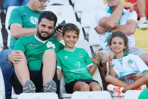 (ΦΩΤΟΣ) Ωραία ατμόσφαιρα και χαμόγελα στις κερκίδες