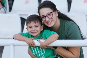 (ΦΩΤΟΣ) Ωραία ατμόσφαιρα και χαμόγελα στις κερκίδες