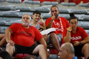 Ο κόσμος στο "Αμμόχωστος" (φωορεπορτάζ)