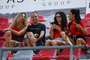 Ο κόσμος στο "Αμμόχωστος" (φωορεπορτάζ)