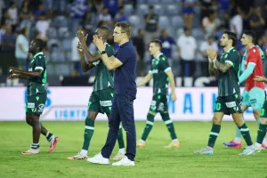Μετά την ήττα/ Αντάλλαξαν... χειροκροτήματα και βλέπουν την συνέχεια (Φώτος)