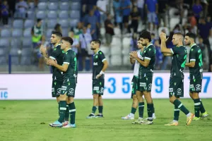 Μετά την ήττα/ Αντάλλαξαν... χειροκροτήματα και βλέπουν την συνέχεια (Φώτος)