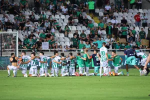 (ΒΙΝΤΕΟ Kerkida/φώτος) Κόσμος και παίκτες... "Σιαλα λα λα λα Ομόνοιααα!" 